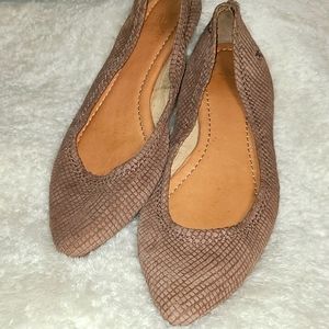 Frye Regina Textured Tan Flats 7